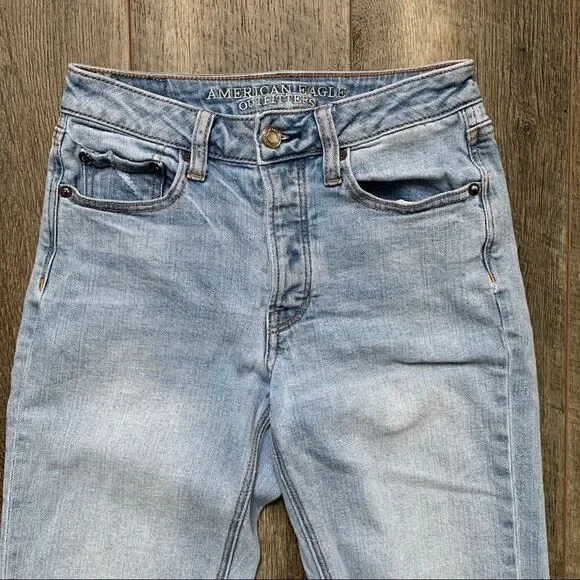 American Eagle Vintage Hi-Rise Jeans Size 2 Light Wash Distressed Ripped Holes - Picture 4 of 12